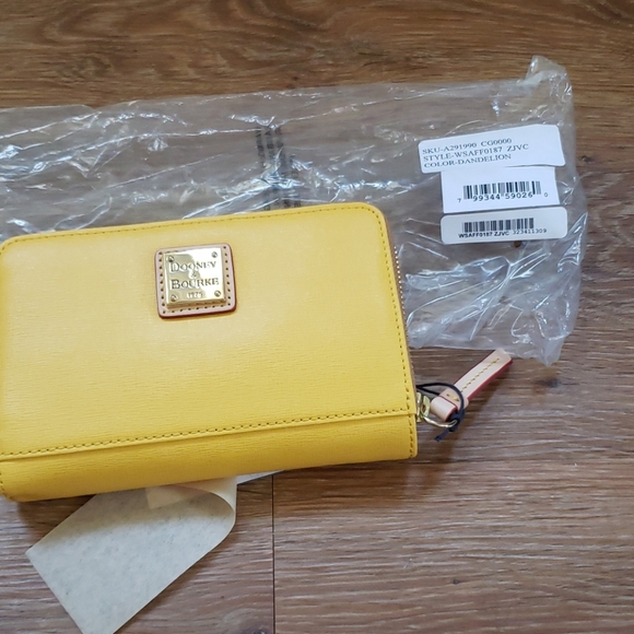 Dooney & Bourke Handbags - Dooney & Bourke Zippered Wallet